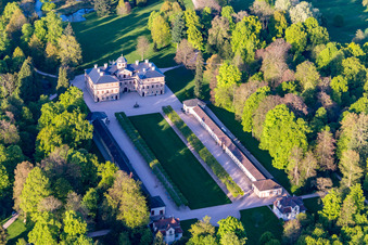 Vue oblique de Parc du palais du château de Favorite à le quartier Förch in Rastatt dans le département Bade-Wurtemberg, Allemagne