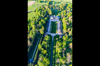 Château préféré à Förch à le quartier Förch in Rastatt dans le département Bade-Wurtemberg, Allemagne vu d'un drone