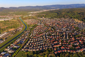 Vue aérienne de Vue d'ensemble de la vallée de la Murg depuis l'ouest à Kuppenheim dans le département Bade-Wurtemberg, Allemagne