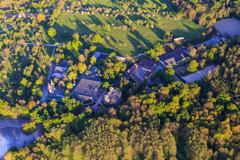 Photographie aérienne de Scène en plein air du Volksschauspiele Ötigheim eV vue de l'ouest à Ötigheim dans le département Bade-Wurtemberg, Allemagne