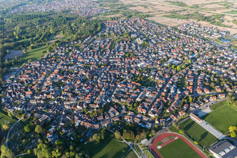 Photographie aérienne de Vue des rues et des maisons dans les quartiers résidentiels à Ötigheim dans le département Bade-Wurtemberg, Allemagne