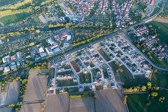 Photographie aérienne de Chantiers de construction du nouveau quartier résidentiel d'une colonie de maisons unifamiliales à Niederwiesen à Wörth am Rhein dans le département Rhénanie-Palatinat, Allemagne