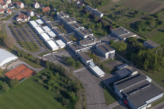 Vue aérienne de Gymnase du Lycée Stanislas Polyvalent (général, technologique et professionnel) à le quartier Altenstadt in Wissembourg dans le département Bas Rhin, France