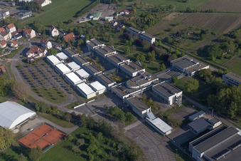 Vue aérienne de Gymnase du Lycée Stanislas Polyvalent (général, technologique et professionnel) à le quartier Altenstadt in Wissembourg dans le département Bas Rhin, France