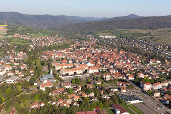 Vue aérienne de Caserne Hoche à Wissembourg dans le département Bas Rhin, France