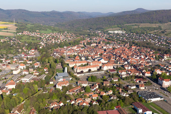 Vue aérienne de Caserne Hoche à Wissembourg dans le département Bas Rhin, France