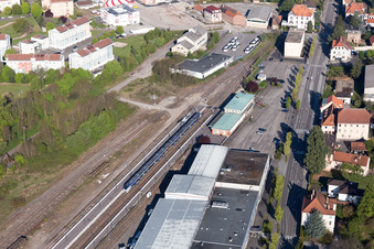 Vue aérienne de Gare ferroviaire à Wissembourg dans le département Bas Rhin, France