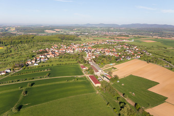 Vue aérienne de Dieffenbach-lès-Wœrth dans le département Bas Rhin, France