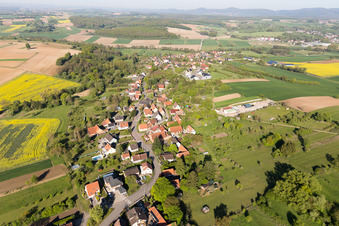 Vue aérienne de Gunstett à Oberdorf-Spachbach dans le département Bas Rhin, France