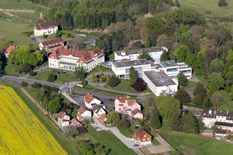 Vue aérienne de Thermes de Moosbronn à Morsbronn-les-Bains dans le département Bas Rhin, France
