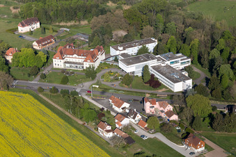 Vue aérienne de Thermes de Moosbronn à Morsbronn-les-Bains dans le département Bas Rhin, France