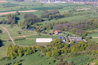Vue aérienne de Haras Lerchenberg à Gundershoffen dans le département Bas Rhin, France