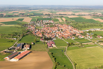 Vue aérienne de Uhrwiller dans le département Bas Rhin, France