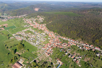 Offwiller dans le département Bas Rhin, France du point de vue du drone
