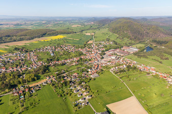 Vue aérienne de Champs agricoles et terres agricoles à Zinswiller dans le département Bas Rhin, France