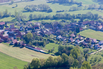 Vue d'oiseau de Uttenhoffen dans le département Bas Rhin, France