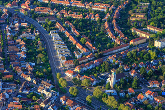 Vue aérienne de Herrenalber Straße x Diakonissenstraße avec Christkönigkirche du sud à le quartier Rüppurr in Karlsruhe dans le département Bade-Wurtemberg, Allemagne