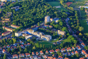 Vue aérienne de Cliniques chrétiennes ViDia Karlsruhe | Adresse : Diakonissenstraße à le quartier Rüppurr in Karlsruhe dans le département Bade-Wurtemberg, Allemagne