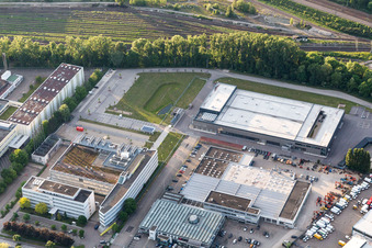 Vue aérienne de Atruvia à le quartier Durlach in Karlsruhe dans le département Bade-Wurtemberg, Allemagne