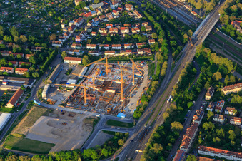 Vue aérienne de Chantier de construction du nouveau bâtiment de dm-dialogicum (siège social) et dmTECH GmbH à Am dm-Platz à le quartier Durlach in Karlsruhe dans le département Bade-Wurtemberg, Allemagne