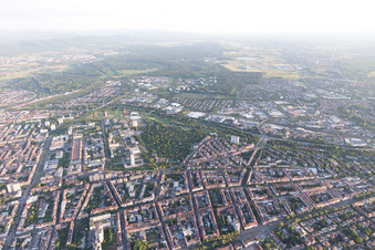 Vue aérienne de Quartier Weststadt in Karlsruhe dans le département Bade-Wurtemberg, Allemagne