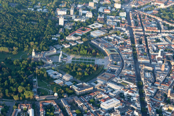 Photographie aérienne de Kaiserstr, Schlossplatz à le quartier Innenstadt-West in Karlsruhe dans le département Bade-Wurtemberg, Allemagne