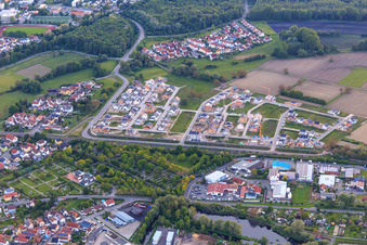 Vue aérienne de Nouvelle zone de développement Paul-Klee-Ring et Franz-Marc-Ring depuis l'est à Wörth am Rhein dans le département Rhénanie-Palatinat, Allemagne