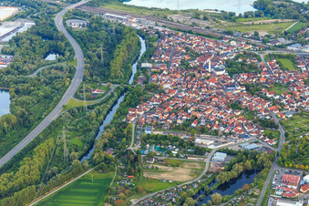 Vue aérienne de Altwörth vu du nord sur le Wörther Altrhein à Wörth am Rhein dans le département Rhénanie-Palatinat, Allemagne