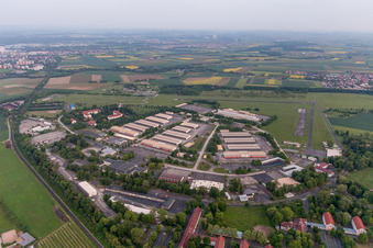 Photographie aérienne de Schweinfurt, Niederwerrn, ancien aérodrome/caserne américaine à Geldersheim dans le département Bavière, Allemagne