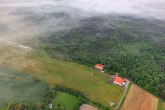 Vue aérienne de Aéroport de Schweinfurt Sud EDFS à Gochsheim dans le département Bavière, Allemagne