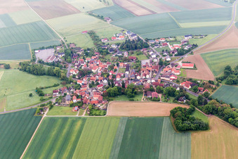 Vue aérienne de Quartier Bischwind in Dingolshausen dans le département Bavière, Allemagne