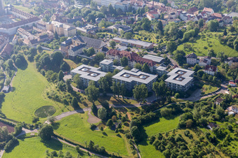 Vue aérienne de École municipale de musique de la Kettenstraße et labyrinthe du chemin de création à Bamberg dans le département Bavière, Allemagne