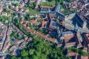Vue oblique de Cathédrale de Bamberg sur la Domplatz à Bamberg dans le département Bavière, Allemagne