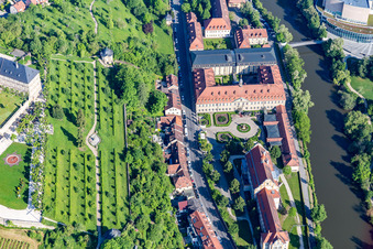 Vue aérienne de Jardin Michaelsberg au-dessus des Archives de la Ville à Bamberg dans le département Bavière, Allemagne