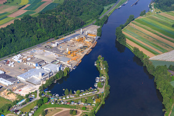 Vue aérienne de Veit Dennert KG et AEROPOR GmbH en face du port de plaisance sur le Main du Motor and Sailing Boat Club Coburg eV à le quartier Trosdorf in Bischberg dans le département Bavière, Allemagne