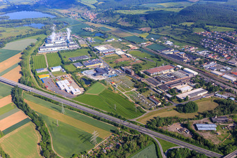 Vue aérienne de Zone industrielle Eltmann entre les autoroutes A70 et B26 avec KLARMANN-LEMBACH GmbH & Co. KG, Estec Energiespartechnik GmbH, Papierfabrik Palm GmbH & Co. | Usine Eltmann et Schaeffler Technologies AG & Co. KG à Eltmann dans le département Bavière, Allemagne