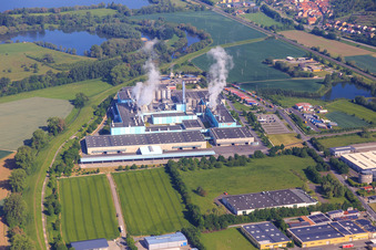 Vue aérienne de Zone industrielle Eltmann entre l'A70 et la B26 avec l'usine de papier Palm GmbH & Co. | Plant Eltmann et Schwarzmüller Deutschland GmbH à le quartier Limbach in Eltmann dans le département Bavière, Allemagne