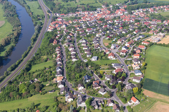 Vue aérienne de Les rives du Main en Wülflingen à le quartier Wülflingen in Haßfurt dans le département Bavière, Allemagne