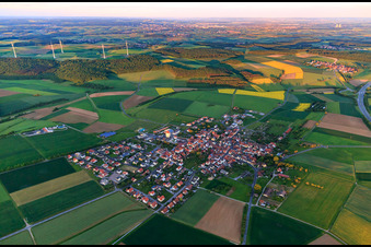 Vue aérienne de Village - vue du nord-ouest à le quartier Greßthal in Wasserlosen dans le département Bavière, Allemagne