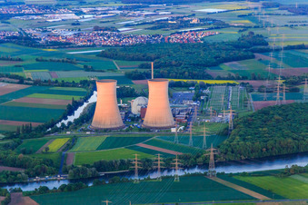 Photographie aérienne de Preussenelektra GmbH — Centrale nucléaire Grafenrheinfeld sur le Main au coucher du soleil à Grafenrheinfeld dans le département Bavière, Allemagne