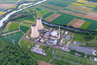 Photographie aérienne de Vue d'ensemble de la centrale nucléaire Grafenrheinfeld de Preussenelektra GmbH sur les rives du Main au coucher du soleil à Grafenrheinfeld dans le département Bavière, Allemagne