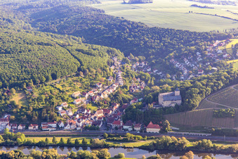 Vue aérienne de Rue Henneberg à le quartier Mainberg in Schonungen dans le département Bavière, Allemagne