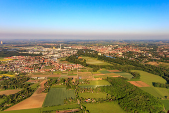 Vue aérienne de Vue du nord-est devant la zone industrielle du port de Schweinfurt à Sennfeld dans le département Bavière, Allemagne
