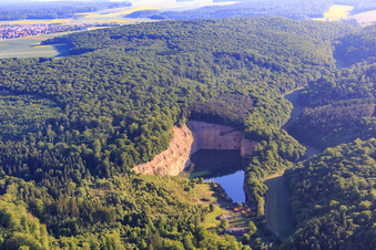 Vue aérienne de Ancienne carrière et lac de carrière Schonungen à le quartier Löffelsterz in Schonungen dans le département Bavière, Allemagne