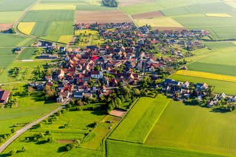 Vue aérienne de Du sud à le quartier Ebertshausen in Üchtelhausen dans le département Bavière, Allemagne
