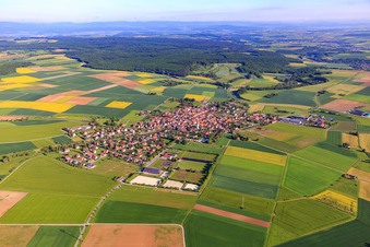 Vue aérienne de Vue du village depuis le sud-est à Großbardorf dans le département Bavière, Allemagne