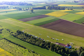Vue aérienne de Aéroclub de Bad Königshofen à le quartier Merkershausen in Bad Königshofen im Grabfeld dans le département Bavière, Allemagne