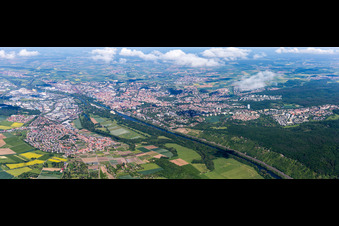 Vue aérienne de Vue de la ville sur les rives du Main entre Sennfeld et Schweinfurt à Schweinfurt dans le département Bavière, Allemagne