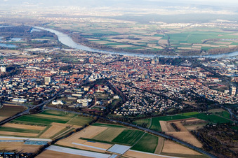 Vue aérienne de Les rives du Rhin à Speyer dans le département Rhénanie-Palatinat, Allemagne