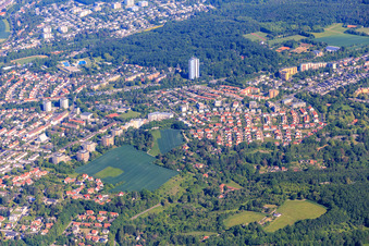 Vue aérienne de Immeuble de grande hauteur dans la Harald-Hamberg-Straße au Wildpark an den Eichen entre les quartiers de Deutschhof et Haardt à Schweinfurt dans le département Bavière, Allemagne